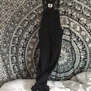 Old navy black overalls ♠️